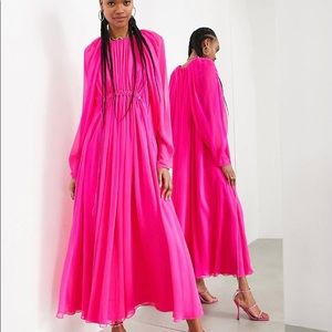 SOLD / NWT Beautiful pink dress size 6